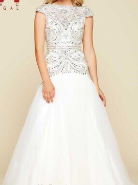MAC DUGGAL 65364H WHITE SILVER SIZE 4 BEADED FIT AND FLARE MERMAID FORMAL GOWN